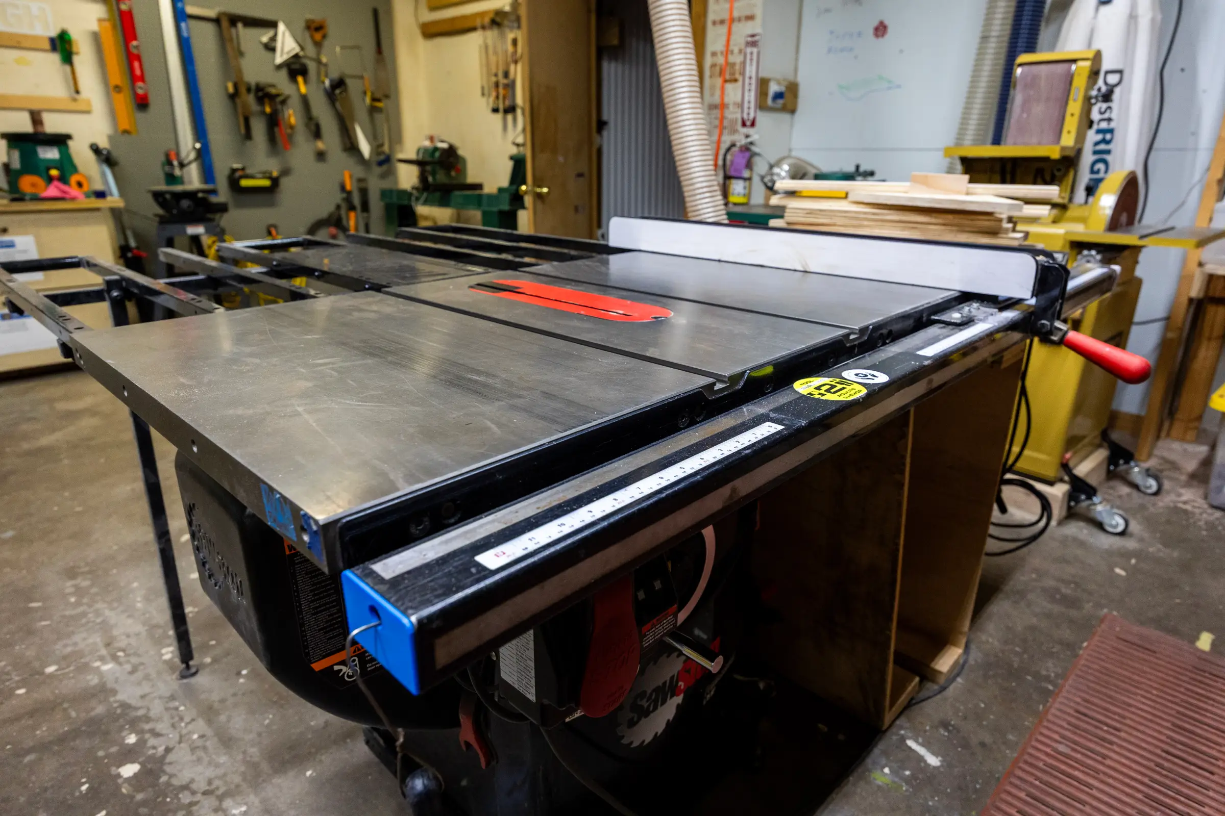 Table saw tool in HackPGH's Workshop